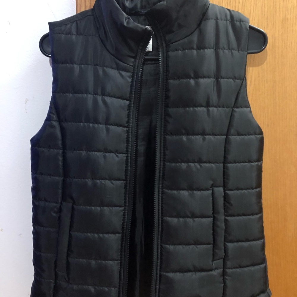 Black puffy vest